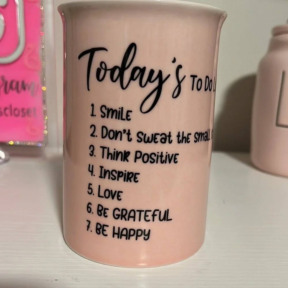 PINK MAKEUP BRUSH HOLDER